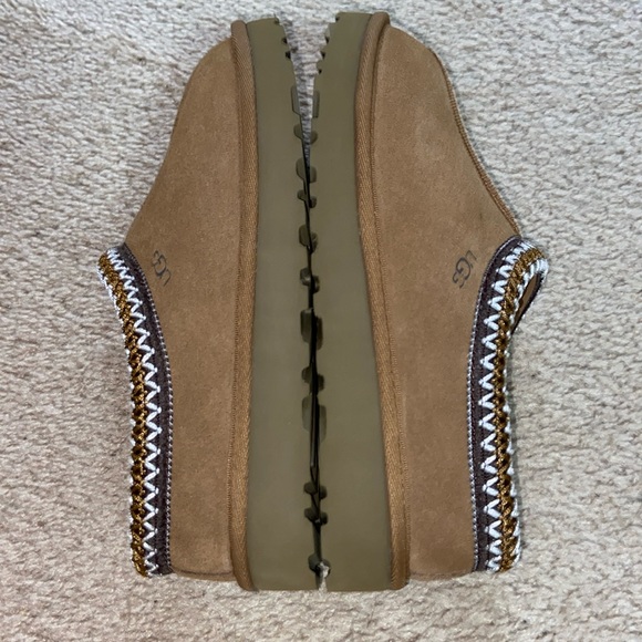 (SOLD) Size 6- Woman's UGG TASMAN Chestnut slipper - Picture 3 of 7